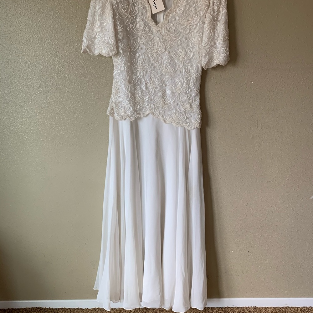 Gown - Picture 4 of 5